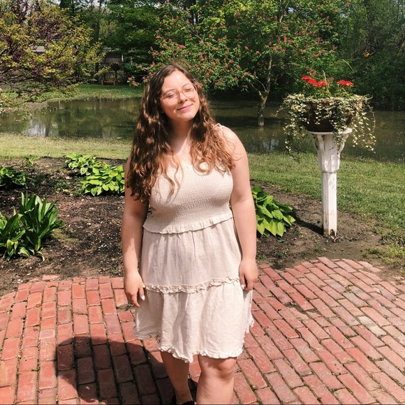 Meet your Posher, Lauren🤍🌿 - Picture 2 of 4